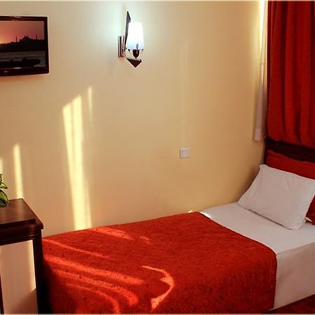 Hotel Kanada อิสตันบูล ภายนอก รูปภาพ